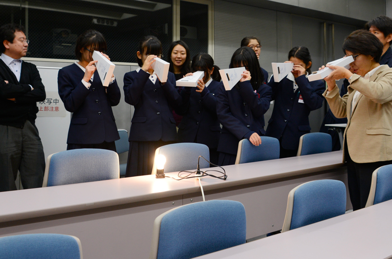 奈良先端科学技術大学院大学で学ぶ生駒南中学校の皆さん
