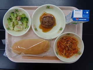 11月8日の学校給食（小学校B献立）の写真