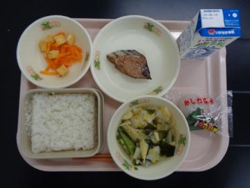 5月8日の学校給食（小学校B献立）の写真