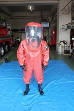 化学防護服の写真