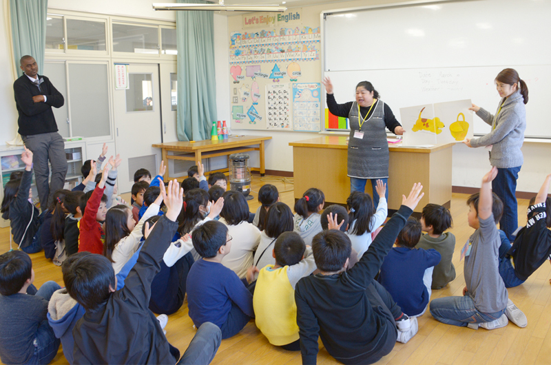 英語を学ぶ壱分小学校の皆さん