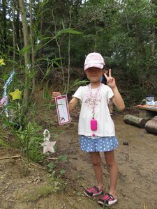 短冊を持っている女の子の写真