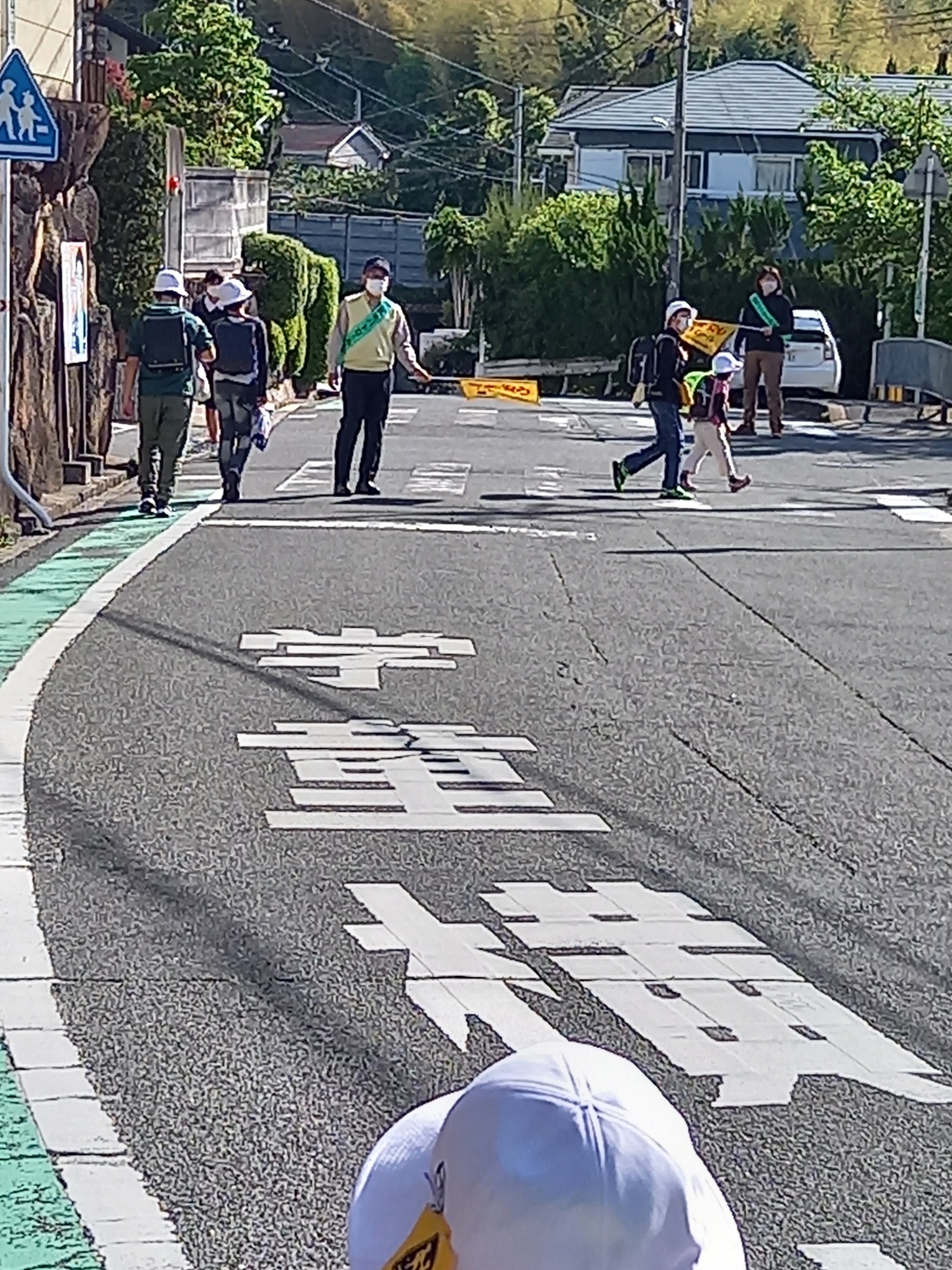 桜ヶ丘自治会交通安全指導員の活動の様子