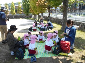 遊具で遊んでいるところ