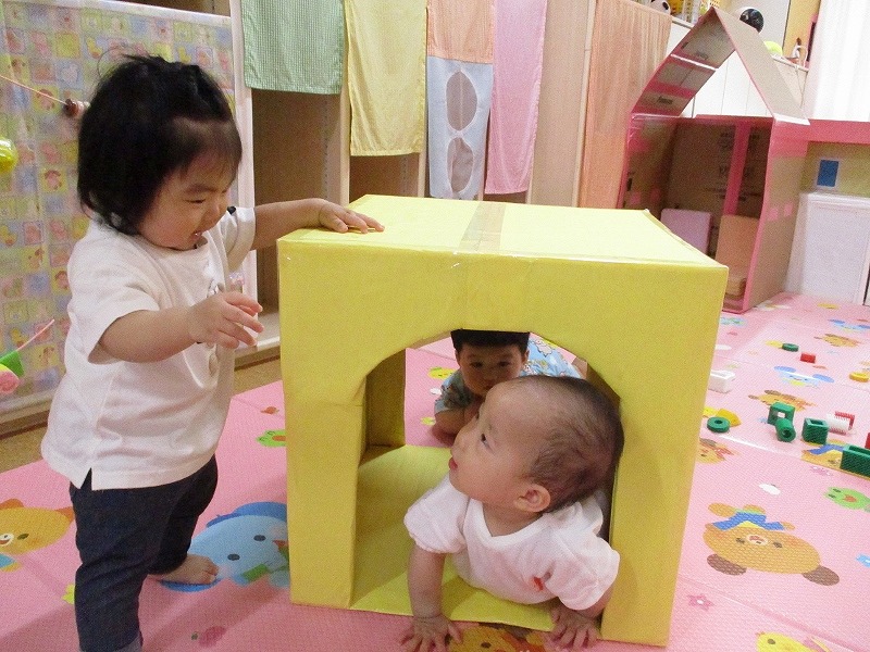 0歳児室内遊び1