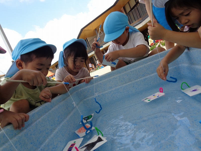 4歳児魚釣りの写真