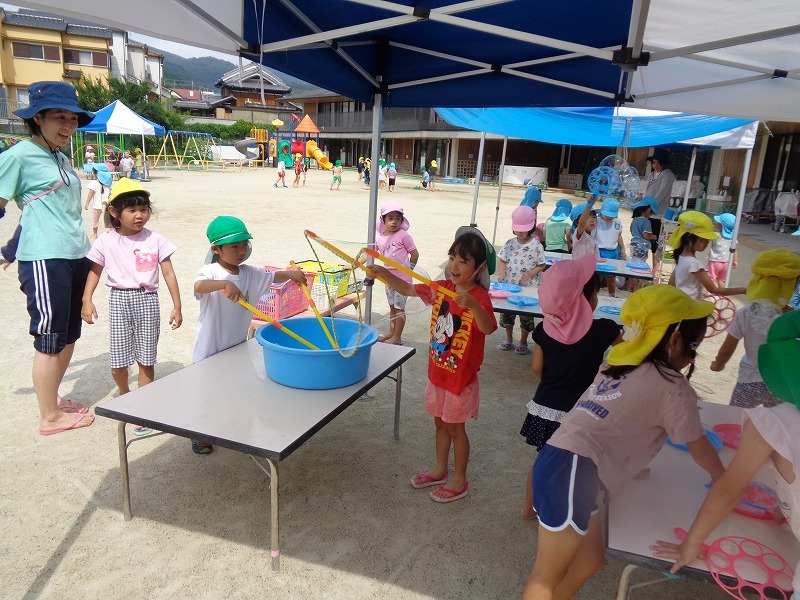 5歳児シャボン玉遊び