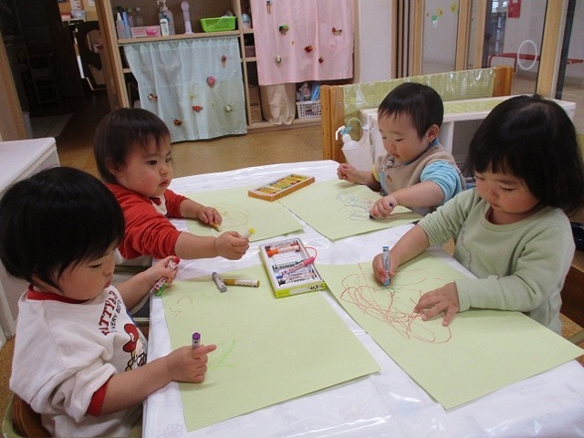 0歳児 お絵描き