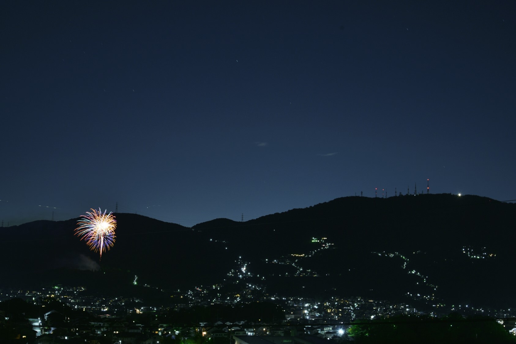 いこまおうち花火 生駒市制50周年記念花火を市内3か所で打ち上げました 生駒市公式ホームページ