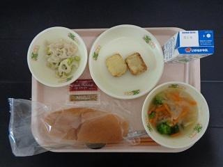 3月8日の学校給食(小学校A献立)の写真