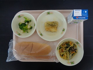 3月17日の学校給食(小学校A献立)の写真