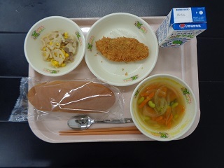 10月26日の学校給食（小学校B献立）の写真