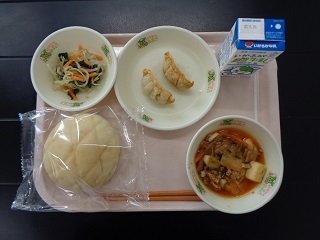 11月18日の学校給食（小学校B献立）の写真