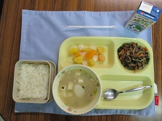 10月1日の学校給食（中）の写真