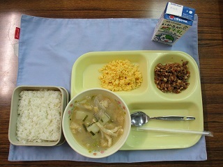 10月4日の学校給食（中）の写真