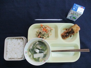 10月11日の学校給食（中）の写真