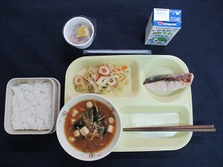 12月3日の学校給食（中）の写真