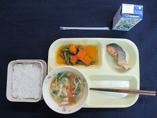 12月15日の学校給食（中）の写真