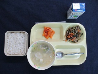 3月11日の学校給食（中）の写真