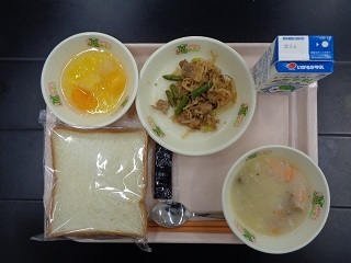 4月28日の学校給食（小学校A献立）の写真
