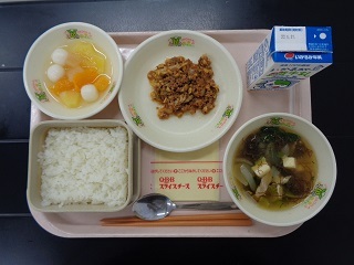 5月13日の学校給食（小学校A献立）の写真