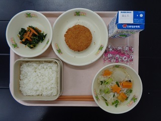 6月15日の学校給食（小学校A献立）の写真