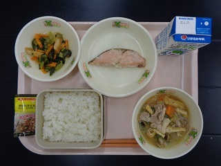 6月17日の学校給食（小学校A献立）の写真