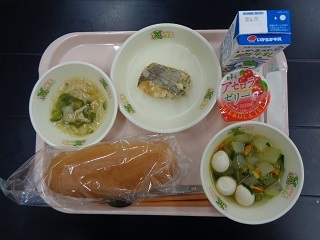 6月21日の学校給食（小学校A献立）の写真