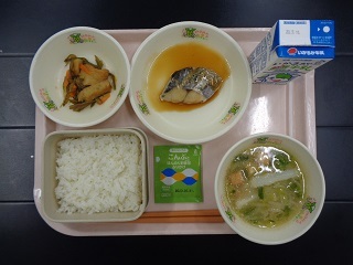 7月4日の学校給食（小学校A献立）の写真