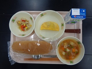 7月7日の学校給食（小学校A献立）の写真