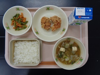 7月8日の学校給食（小学校A献立）の写真