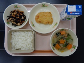 7月13日の学校給食（小学校A献立）の写真