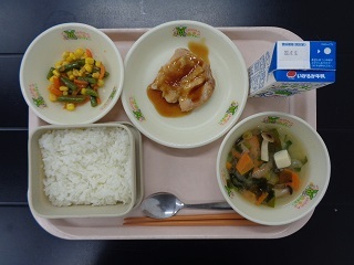 8月29日の学校給食（小学校A献立）の写真