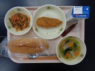 12月8日の学校給食（小学校A献立）の写真