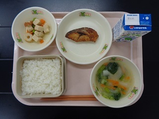 5月13日の学校給食（小学校B献立）の写真
