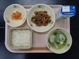 6月15日の学校給食（小学校B献立）の写真