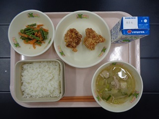 7月4日の学校給食（小学校B献立）の写真