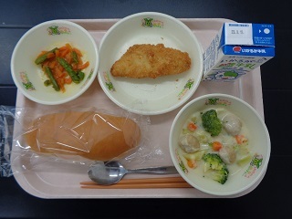 3月7日の学校給食（小学校B献立）の写真