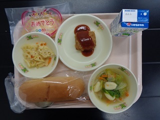 4月25日の学校給食（小学校A献立）の写真