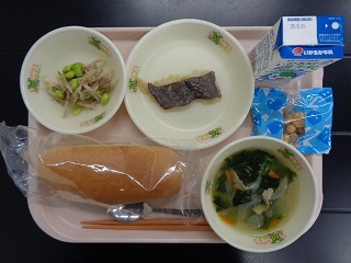 5月23日の学校給食（小学校A献立）の写真