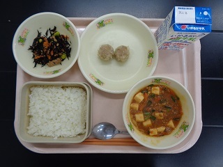 3月8日の学校給食（小学校A献立）の写真