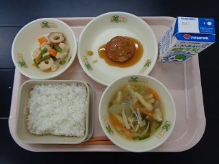 6月23日の学校給食（小学校B献立）の写真