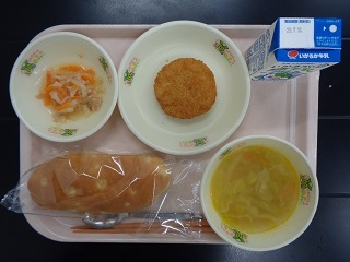 7月4日の学校給食（小学校B献立）の写真