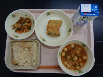 4月15日の学校給食（小学校A、B献立）の写真