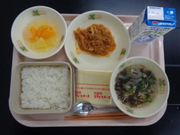 5月13日の学校給食（小学校A献立）の写真