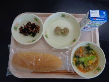 12月10日の学校給食（小学校A献立）の写真