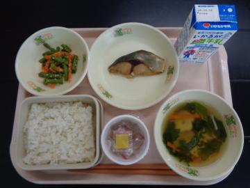 10月4日の学校給食（小学B献立）の写真