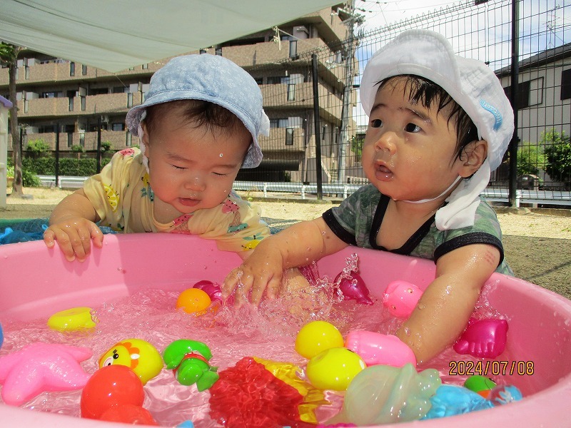 0歳児水遊び