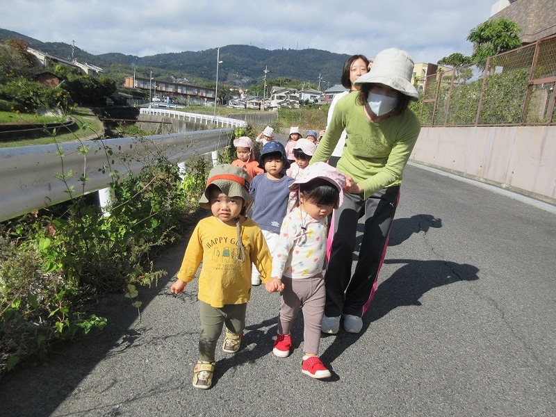 1歳児　散歩