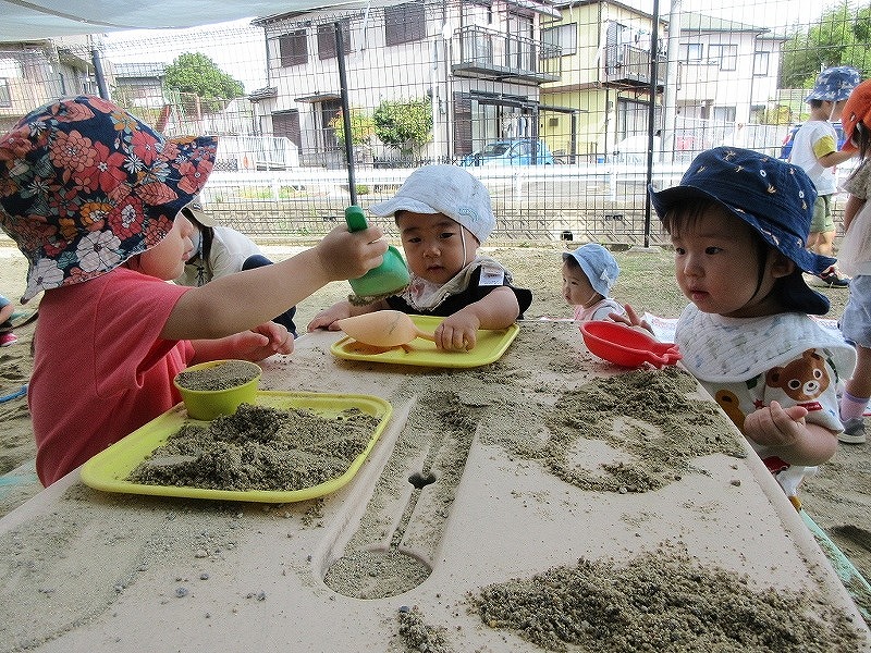 0歳児外遊び